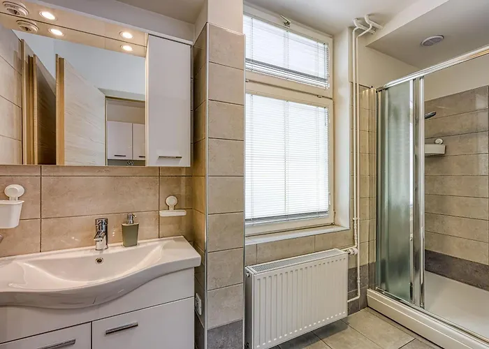 Jantar アパート *