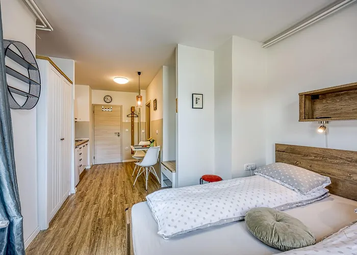 Jantar アパート *